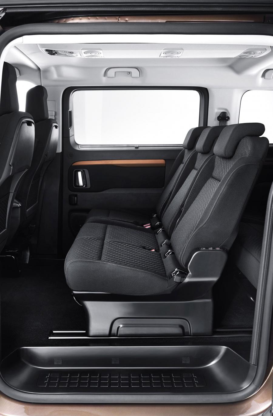 Интерьер Toyota ProAce Verso 2016 года  (фото 13 из 31)